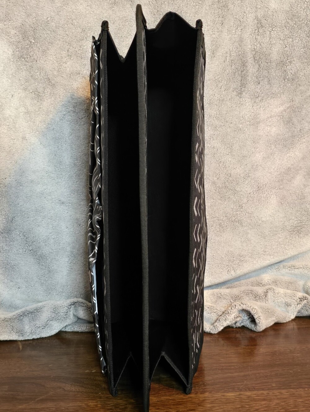 Black Chevron Pattern Carry Case - Picture 4 of 4